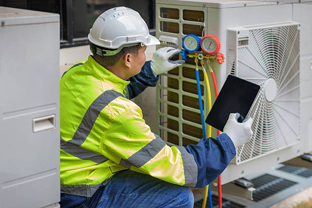 Professional Hvac technician working in Benton, IL